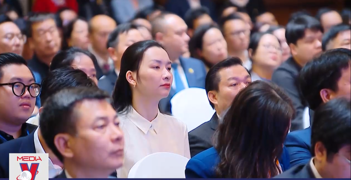 Lãnh đạo Công ty tại buổi giao lưu cộng đồng doanh nghiệp Việt Nam - Thành phố Côn Minh - Tỉnh  Vân Nam Trung Quốc.